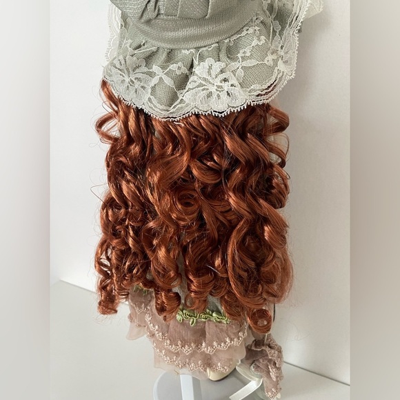 Vintage Porcelain Doll in Victorian Green Dress – Includes Box & Accessories - Picture 6 of 8